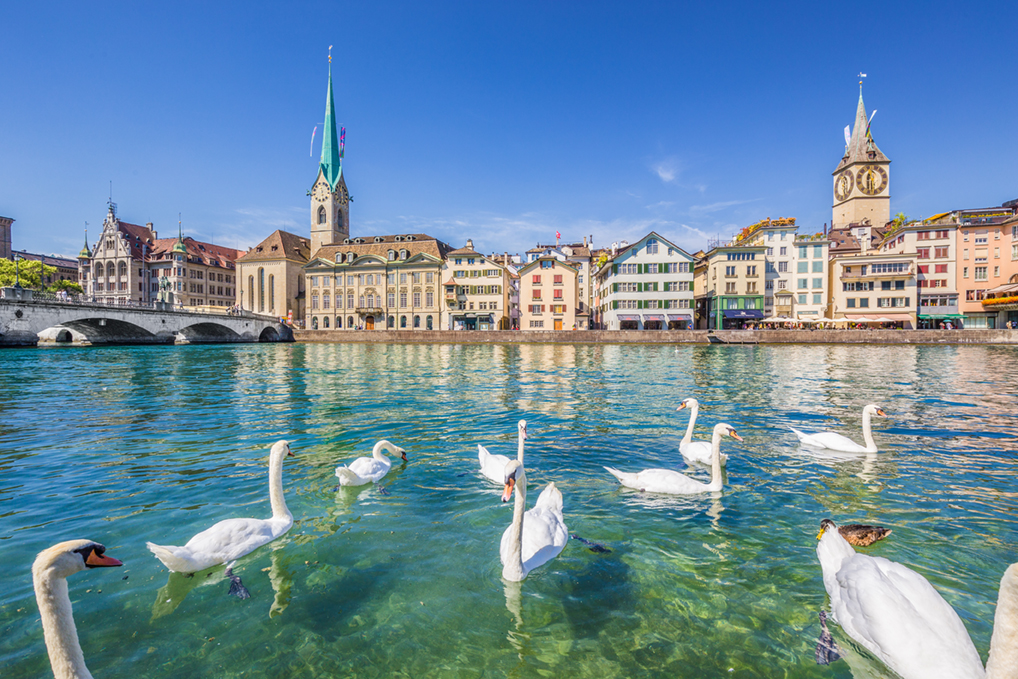 Zurich et son magnifique fleuve en Suisse