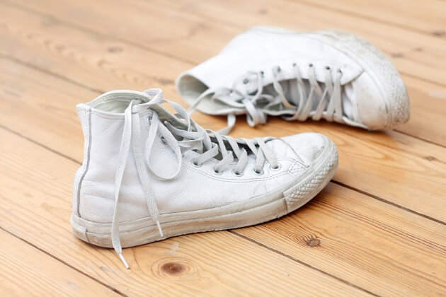 how-to-keep-your-white-sneakers-clean